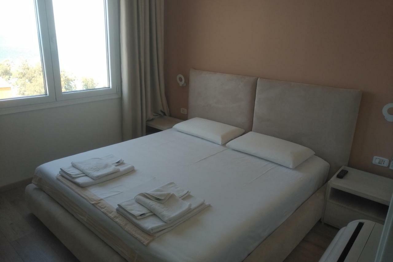 Deluxe Sea Apartment فلورا المظهر الخارجي الصورة