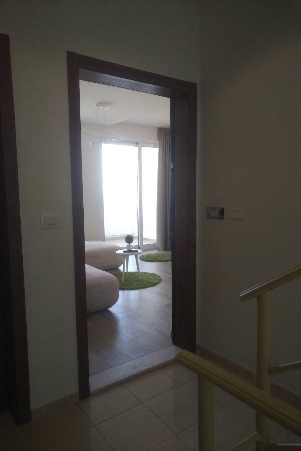 Deluxe Sea Apartment فلورا المظهر الخارجي الصورة